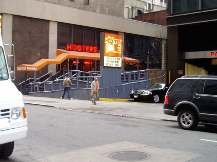 Hooters, Midtown Manhattan