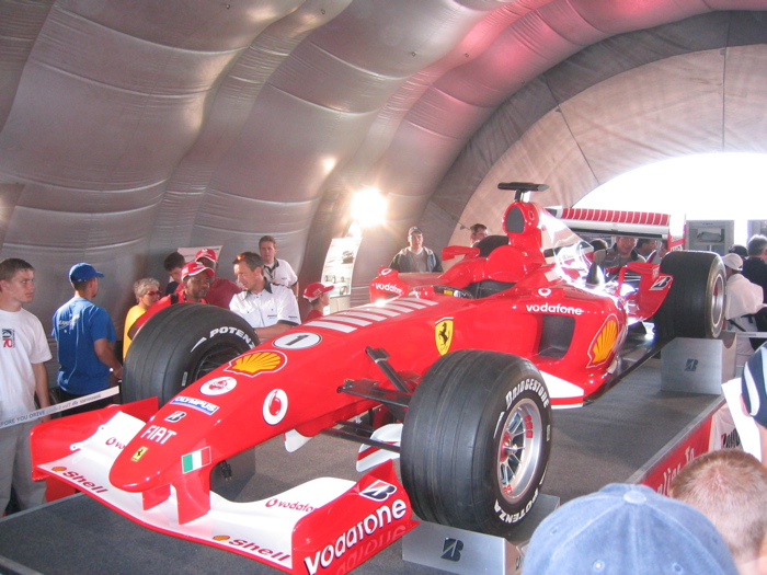 ooo... close up Ferrari... 